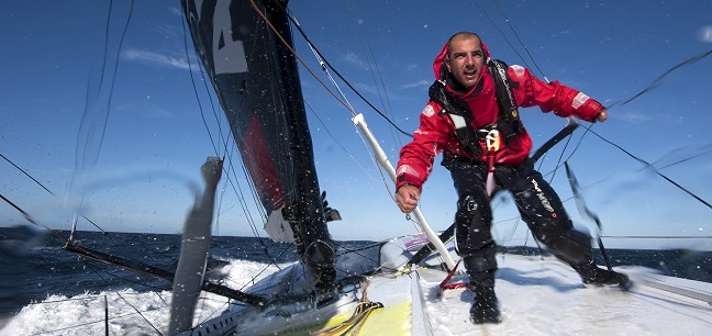 Damien Seguin en pleine houle sur son bateau durant le vendee globe