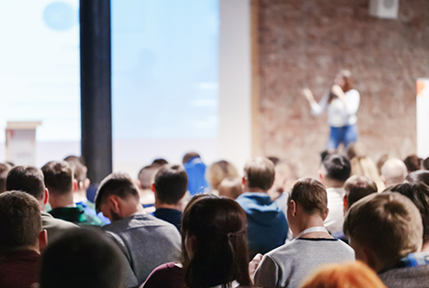 2 Photographie d'une conférence dans le cadre de la remise du prix du moniteur de la construction 2018