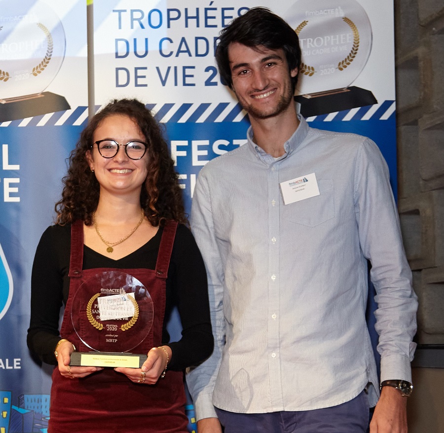 Photographie de Héléna JEROME et Antoine KUHNAT - SAFEHEAR ©Thomas APPERT, Safehear oreillette antibruit des lauréats du prix MBTP de Fimbacte : prévention innovation btp